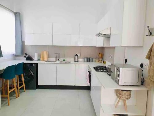 สิ่งอำนวยความสะดวก, Contemporary 2 bed in Suburbs - 2080 in บูลาวาโย