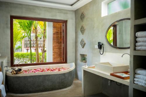 room detail thumbnail 2