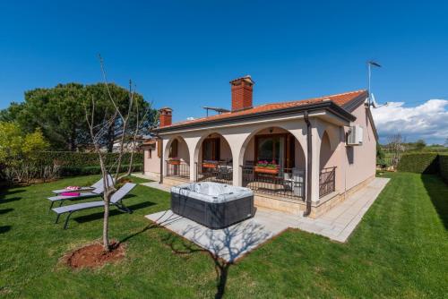 Villa Lori - Accommodation - Nova Vas