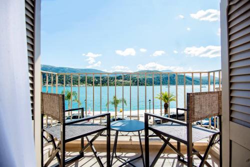 A & B Minimal Suite ΙΙ with Sea View in Argostoli 1