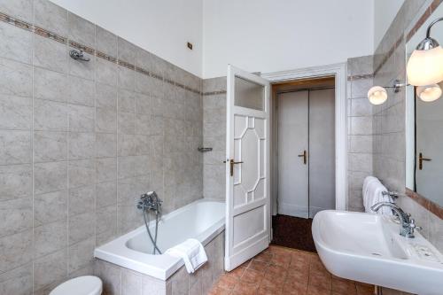 Hotel Apollo – Milan, DC