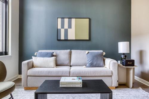 H St 1BR w Rooftop Pool Gym nr Metro WDC-509 in Washington, USA