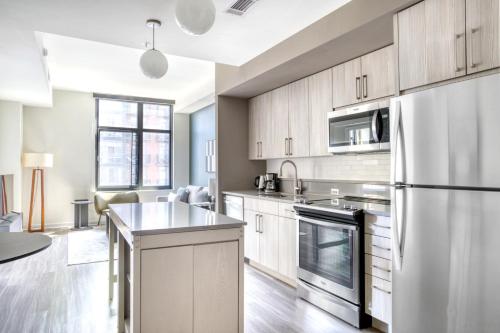 H St 1BR w Rooftop Pool Gym nr Metro WDC-509 in Washington, USA