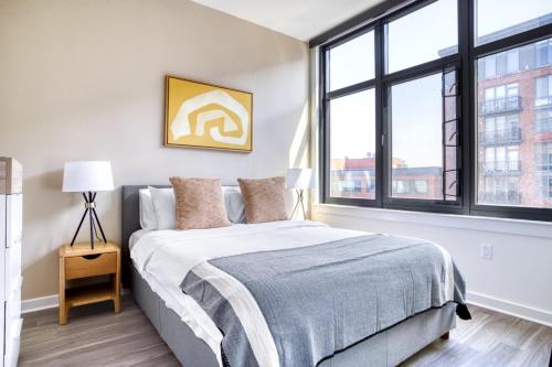 H St 1BR w Rooftop Pool Gym nr Metro WDC-509 in Washington, USA