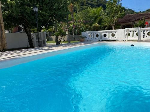 Casa em condomínio a 500m da praia de Pernambuco ideal para família