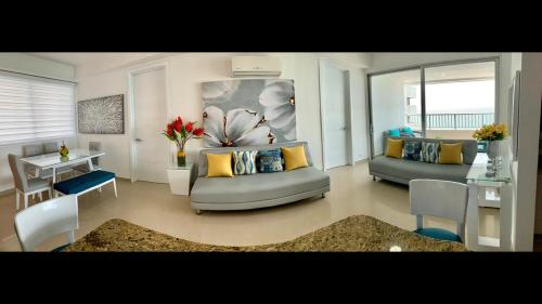 2 Bedroom Beachfront Apartment 2P1-Al3 With Pool And WIFI