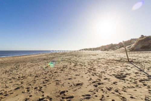 Great 3 Bedroom Chalet To Hire With In Hemsby, Great Seaside Break! Ref 18194b