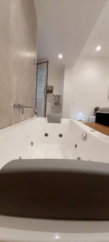 BARBARA CLASSY APARTMENTS - image 6