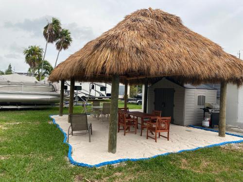 Pet Friendly Half-Duplex, Cottage with 40' Slip Option at The Boat House Marina