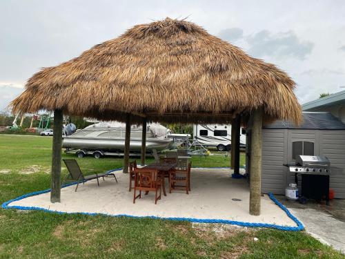 Pet Friendly Half-Duplex, Cottage with 40' Slip Option at The Boat House Marina