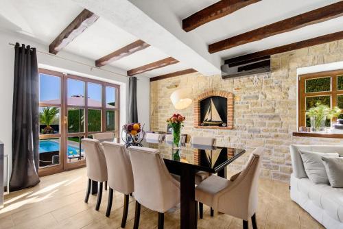 Villa Olea Mare with Private Heated Pool in Buici