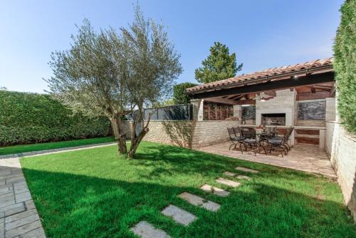 Villa Olea Mare with Private Heated Pool in Buici