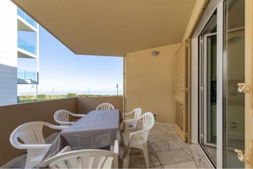 Beachfront Haven Sleeps 10 Sea Views terrace and high speed Wi-Fi