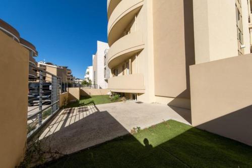  Beachfront Haven Sleeps 8 maximum 9 Sea Views terrace and high speed Wi-Fi in Roseto degli Abruzzi