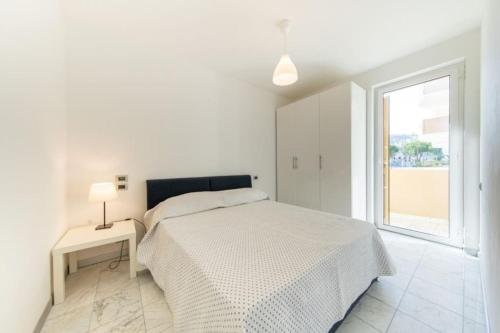  Beachfront Haven Sleeps 8 maximum 9 Sea Views terrace and high speed Wi-Fi in Roseto degli Abruzzi