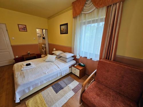 1 queen bed
