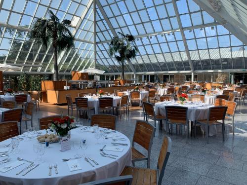 ห้องอาหาร, อามิโรต โฮเทล กอล์ฟ โดวีล (Amiraute Hotel Golf Deauville) in ทรูวีล-ซู-แมร์