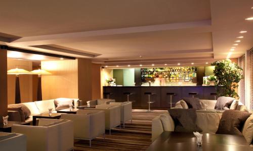 ผับ/เลาจน์, อามิโรต โฮเทล กอล์ฟ โดวีล (Amiraute Hotel Golf Deauville) in ทรูวีล-ซู-แมร์