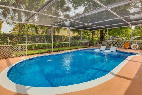 Margate Home with Hot Tub and Putting Green!