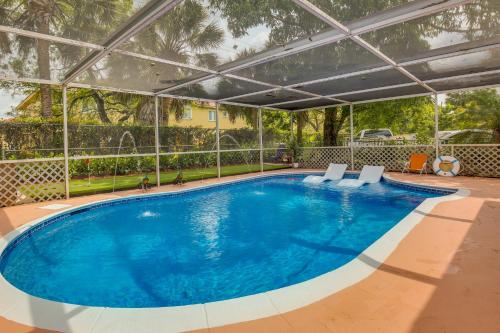 Margate Home with Hot Tub and Putting Green!