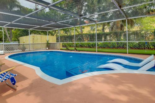 Margate Home with Hot Tub and Putting Green!