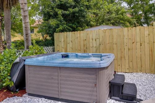 Margate Home with Hot Tub and Putting Green!