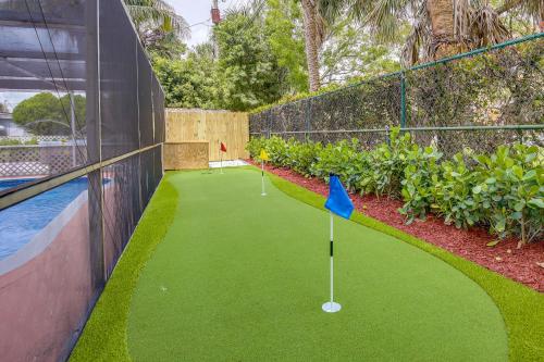 Margate Home with Hot Tub and Putting Green!