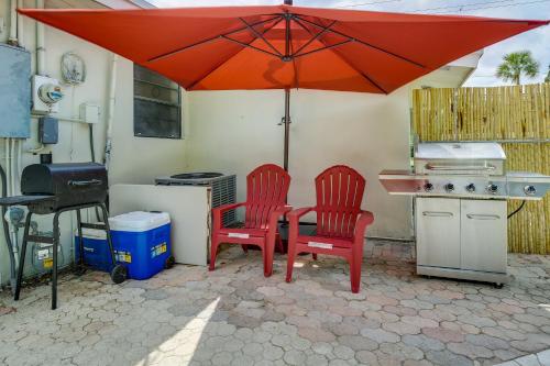 Margate Home with Hot Tub and Putting Green!