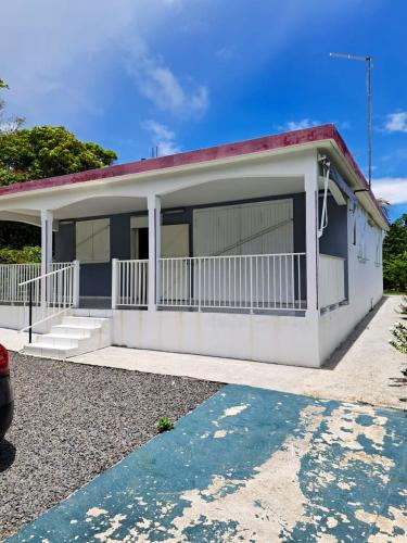 Maison de 2 chambres avec piscine partagee jardin clos et wifi a Le Moule a 3 km de la plage - Location saisonnière - Le Moule