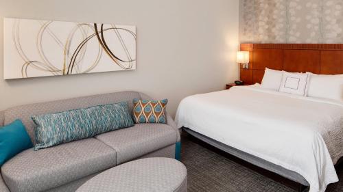 Courtyard by Marriott Pittsburgh West Homestead Waterfront in West Homestead, USA