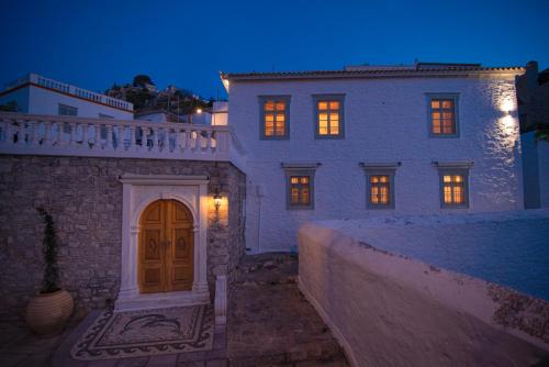 Antoinette Mansion - Accommodation - Hydra