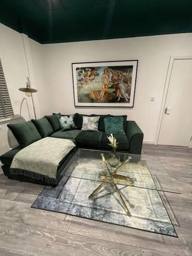Newly Refurbished 5 Bed House.