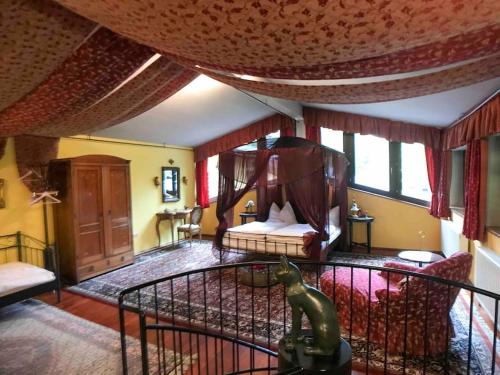  Penthouse-Suite Mountain View mit Waldhütte/Sauna/Netflix, Unterkunft in Nachdemsee