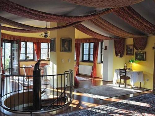  Penthouse-Suite Mountain View mit Waldhütte/Sauna/Netflix in Nachdemsee