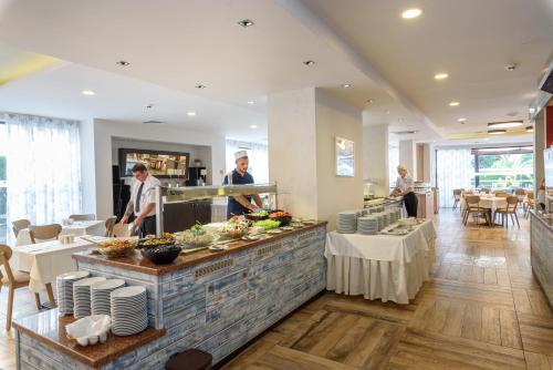 Lion Sunny Beach Hotel – Sunny Beach, WY