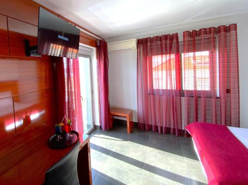 Double Room with Sea View image 6