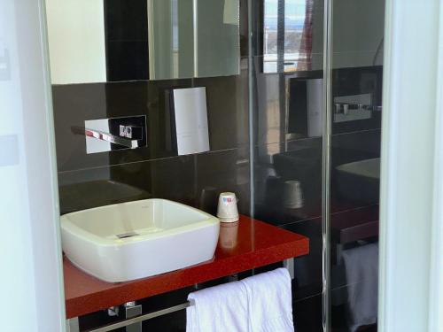 Double Room with Sea View room in Hotel Oceano