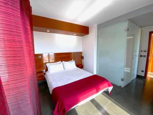 Double Room with Sea View image 2