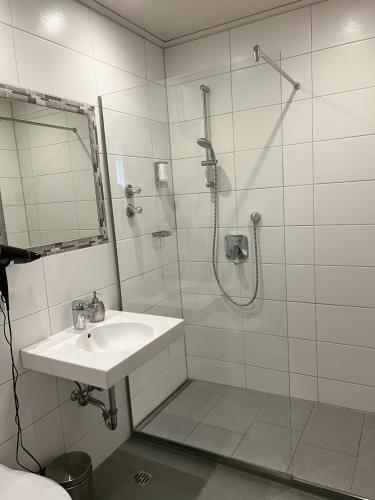 ห้องน้ำ, Hotel Garni Illertal in อัลเทนสตัดท์