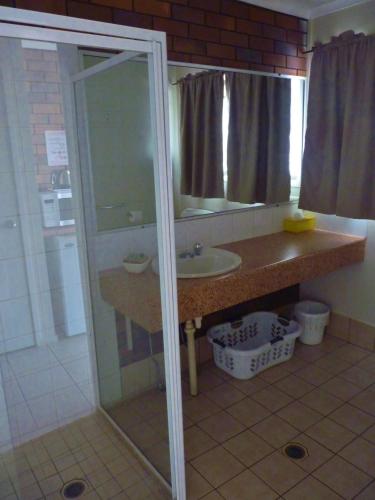 1 double bed, 1 twin bed