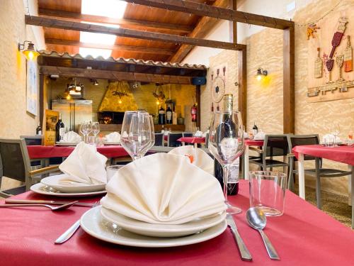حانة/استراحة, Hostal Ainoa in Berlanga De Duero