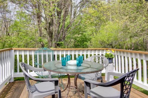 Pet-Friendly Black Mountain Vacation Home with Deck in Black Mountain, USA