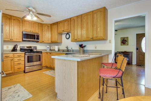 Pet-Friendly Black Mountain Vacation Home with Deck in Black Mountain, USA
