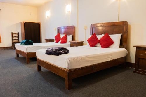 Standard Two Beds  image 9