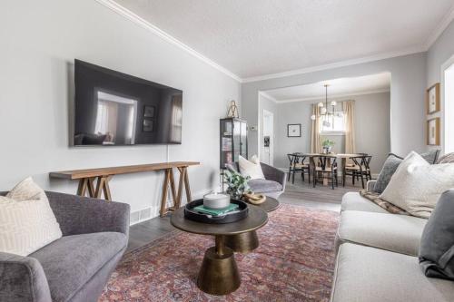 Quiet Modern Home w/ Hot Tub!