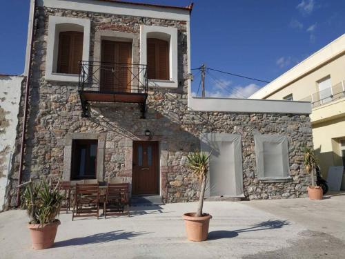 Seafront two-storey house in Kardamyla in Marmaro (Kardamila)