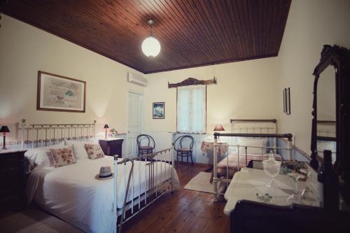 1 double bed, 1 twin bed