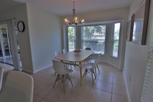 Florinda 3bdr/2bth 2car garage with New Pool in Sarasota, USA