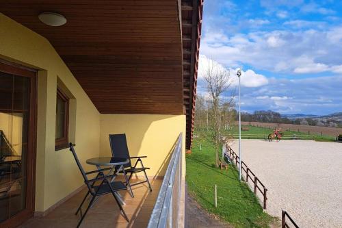 Altan/terrasse, Apartman FARMA HRADEC in Mnichovo Hradiste