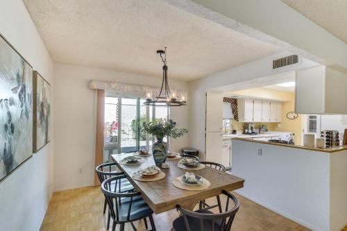 5 Mi to Ocotillo Golf Course Chic Sun Lakes Home! in ซันเลค